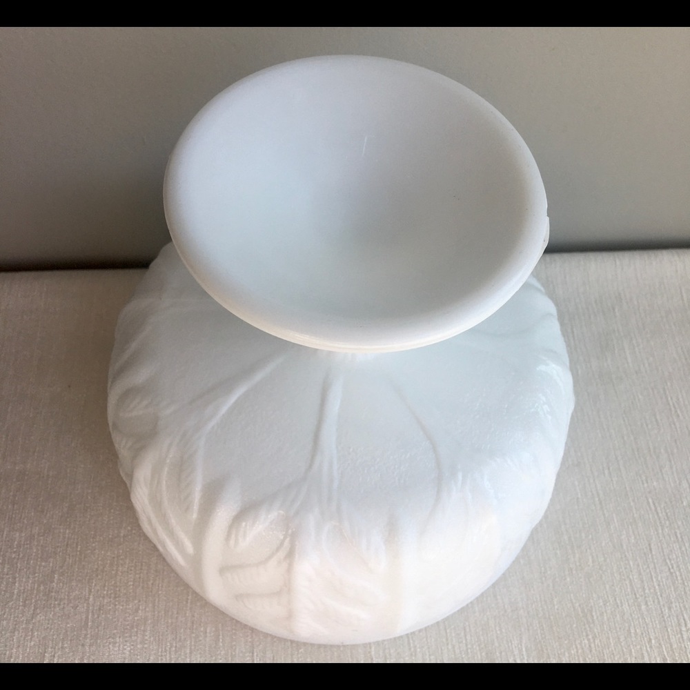 VINTAGE leaf motif pedestal planter/dish - Picture 3 of 5